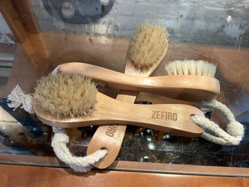Facial brush